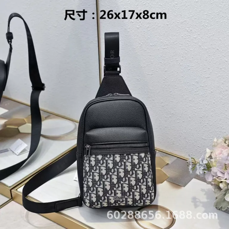 عرضه مستقیم کراس‌بوردر 2025 مدل جدید کیف مردانه m lv مشکی بلک‌واریر کیف کمری کیف سینه چرم طبیعی کیف دوشی کج شیک کیف تک‌دوش