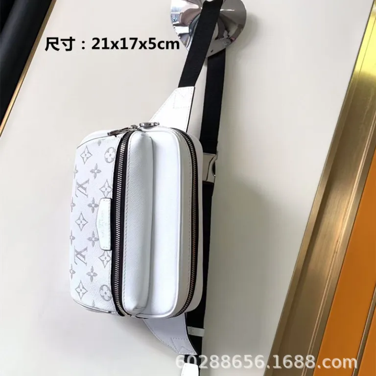 عرضه مستقیم کراس‌بوردر 2025 مدل جدید کیف مردانه m lv مشکی بلک‌واریر کیف کمری کیف سینه چرم طبیعی کیف دوشی کج شیک کیف تک‌دوش