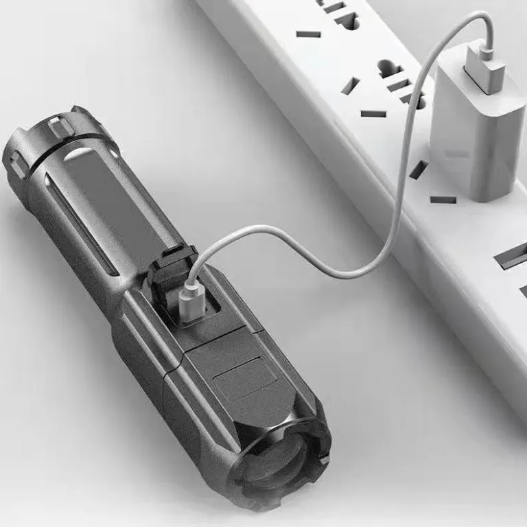 چراغ‌قوه USB با نور قوی، مناسب فضای باز، قابل حمل، بادوام، برد بلند، فوکوس متغیر، LED فوق‌روشن، شارژی، مناسب خانه، مواقع اضطراری و به عنوان پاوربانک