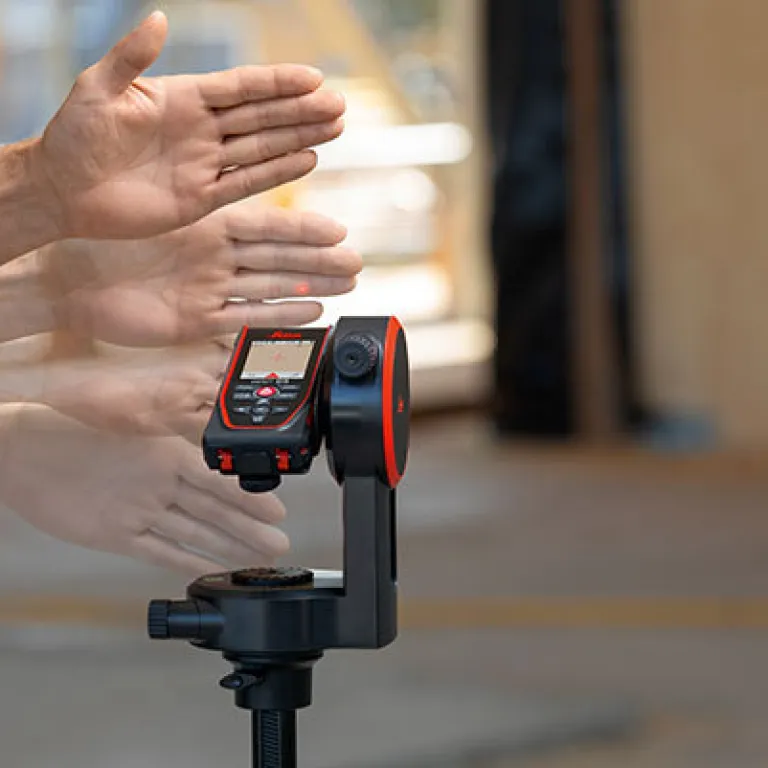 مسافت‌سنج لیزری لایکا دیستو Leica DISTO D5 با اندازه‌گیری دقیق و منظره‌یاب دیجیتال 4 برابر