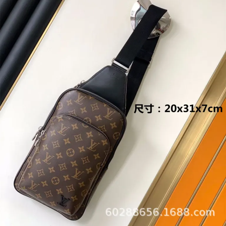 عرضه مستقیم کراس‌بوردر 2025 مدل جدید کیف مردانه m lv مشکی بلک‌واریر کیف کمری کیف سینه چرم طبیعی کیف دوشی کج شیک کیف تک‌دوش