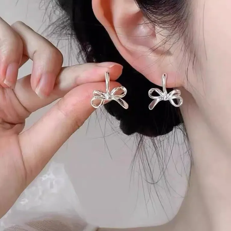 S925 گوشواره میخی نقره خالص با حس لوکس، شیک و همه‌پسند مناسب استایل، عمده از تولیدکننده برای فروش شب‌بازار و بساط