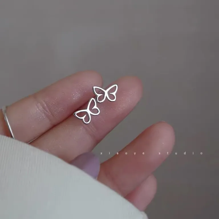 S925 گوشواره میخی نقره خالص با حس لوکس، شیک و همه‌پسند مناسب استایل، عمده از تولیدکننده برای فروش شب‌بازار و بساط