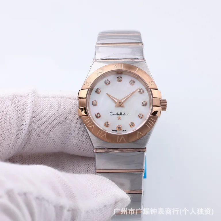 ساعت مچی زنانه جدید وارداتی کوارتز اومگا کونستلیشن با صفحه صدفی 28MM سه عقربه نگین‌دار تقویم‌دار شب‌نما بند استیل
