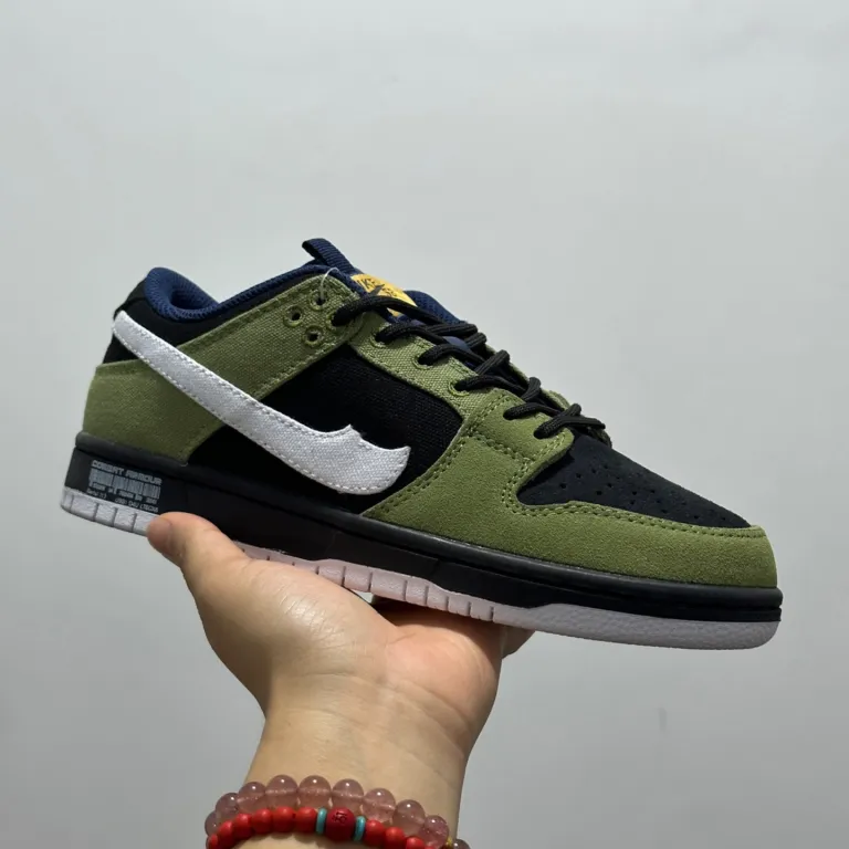 کفش اسنیکرز DUNK اورجینال پوتیان، مدل SB Low با گلدوزی برقی، مناسب بسکتبال و استفاده روزمره