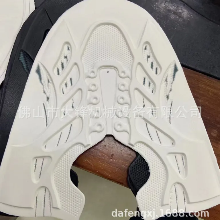 دستگاه پرس سرد و گرم بدون دوخت رویه کفش ورزشی TPU 3D دستگاه شکل‌دهی رویه 3D ماشین‌آلات کفش