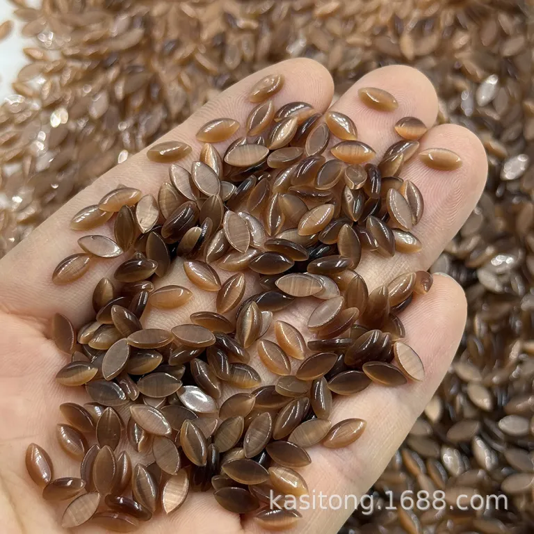 نگین چشم‌گربه‌ای مصنوعی بادامی 4*8mm با کف تخت، فروش مستقیم کارخانه، مناسب گردنبند، سگک کفش و لوازم چسبی