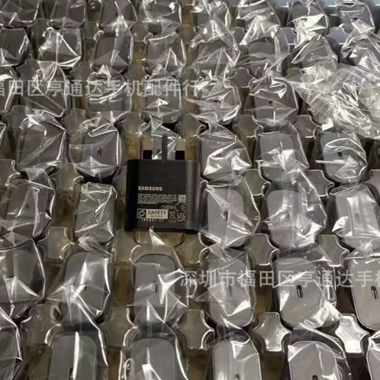 شارژر اورجینال 25w با دوشاخه بریتانیایی مناسب سامسونگ note10 S20 s21 تایپ سی 25w شارژ سریع