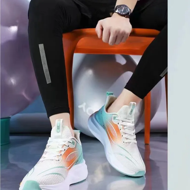 کفش دویدن فوق‌سبک جدید فصل بهار و پاییز، تنفس‌پذیر، ضربه‌گیر، زیره نرم، مناسب دانش‌آموزان، ارسال تکی