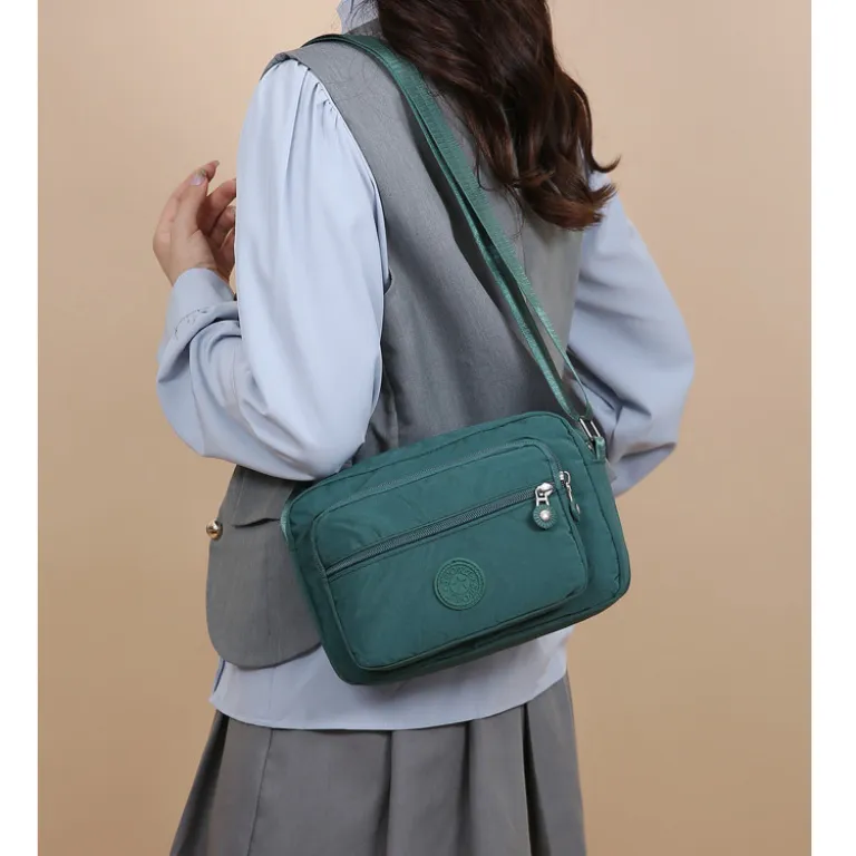 کیف دوشی زنانه تولیدی مستقیم کیف مربعی کوچک نایلونی جدید شیک کیف مادرانه کیف پول و موبایل کیف دوشی برزنتی