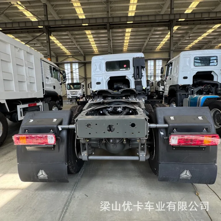 کشنده هاوو SINOTRUK 6X4 محور 420 اسب بخار دنده دستی نسخه صادراتی