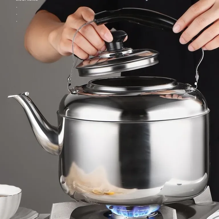 کتری استیل ضدزنگ خانگی با ظرفیت بالا، سوت‌دار، مناسب چای، مقاوم برای گاز و اجاق القایی با بدنه ضخیم