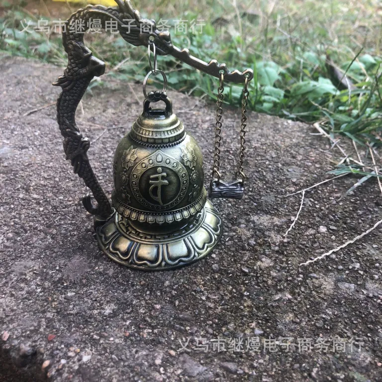 زنگ تزئینی برنزی آنتیک راهب در حال نواختن زنگ، زنگ با نقش اژدها، ققنوس، بودا و ماهی، مجسمه تزئینی، زنگ باستانی کرهای، هدیه