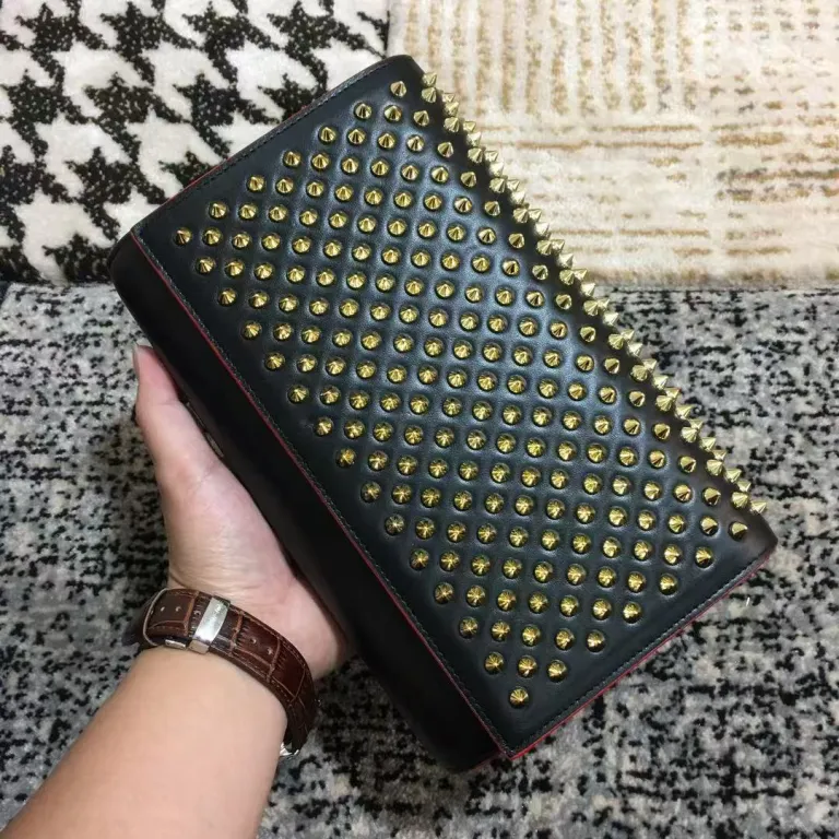 کیف دوشی زنانه طرح Christian Louboutin با پرچ و کف قرمز