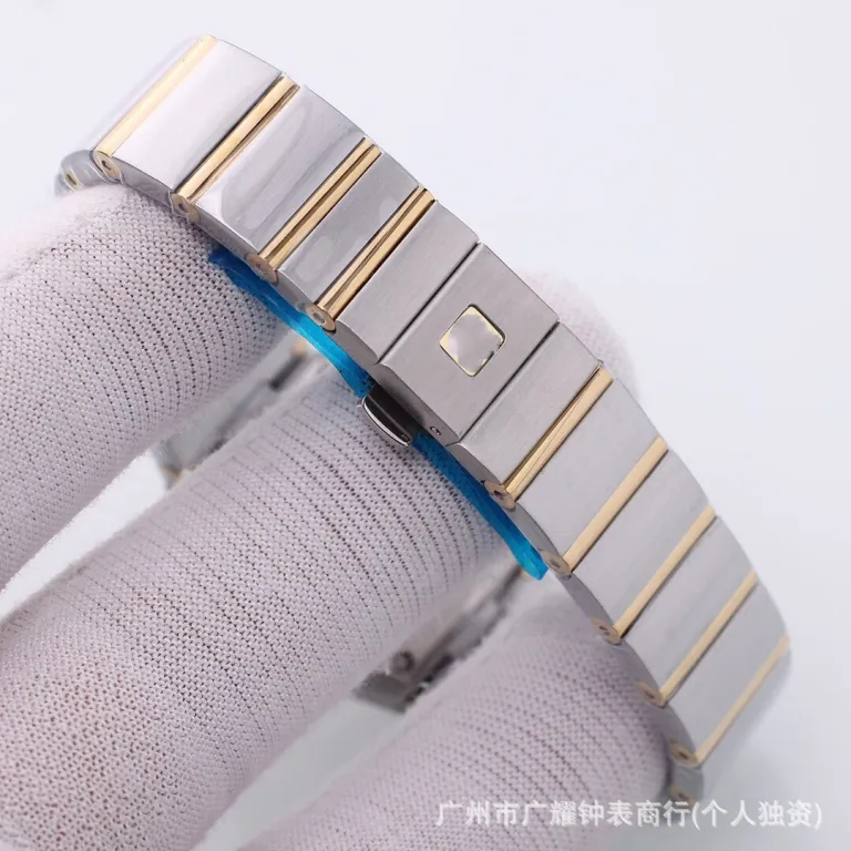 ساعت مچی زنانه جدید وارداتی کوارتز اومگا کونستلیشن با صفحه صدفی 28MM سه عقربه نگین‌دار تقویم‌دار شب‌نما بند استیل