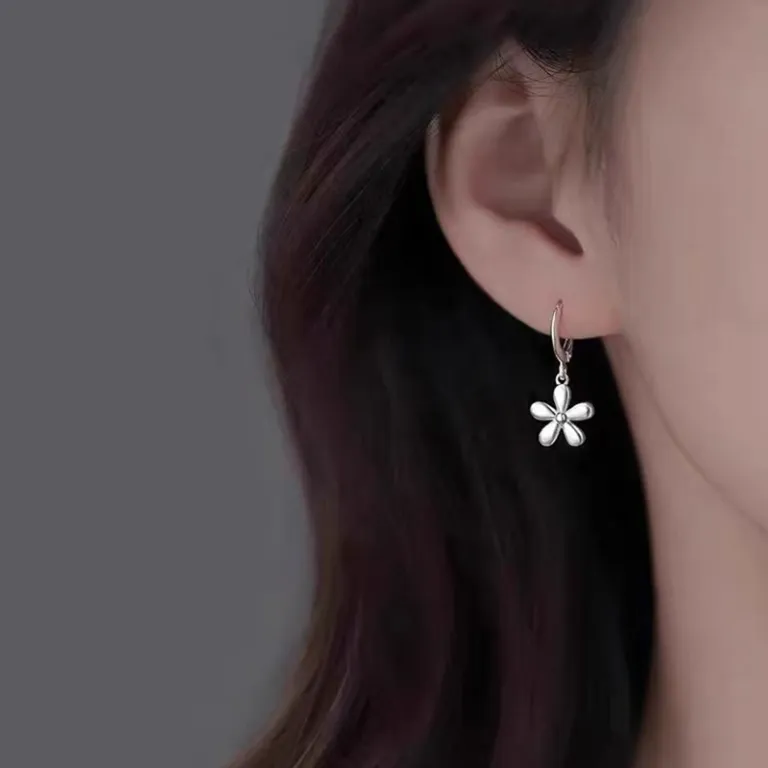 S925 گوشواره میخی نقره خالص با حس لوکس، شیک و همه‌پسند مناسب استایل، عمده از تولیدکننده برای فروش شب‌بازار و بساط