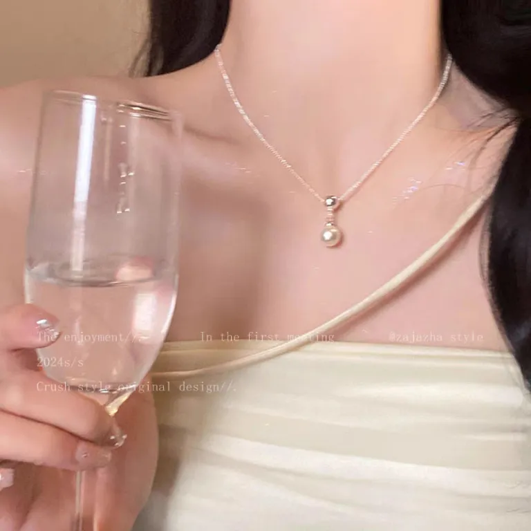گردنبند مروارید طرحدار زنانه، سبک خاص و لوکس، طراحی سطح بالا، شیک و باوقار، گردنبند استخوانی، گردنبند یقهای، گردنبند مناسب پلیور، زنجیر مروارید