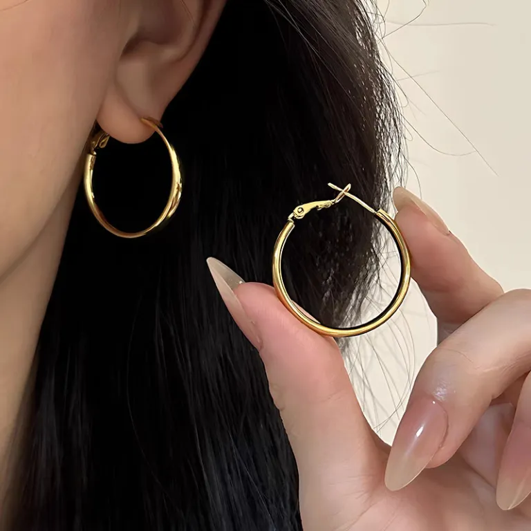 S925 گوشواره میخی نقره خالص با حس لوکس، شیک و همه‌پسند مناسب استایل، عمده از تولیدکننده برای فروش شب‌بازار و بساط