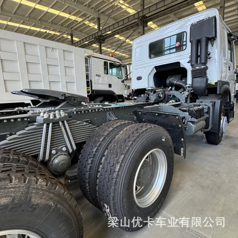 کشنده هاوو SINOTRUK 6X4 محور 420 اسب بخار دنده دستی نسخه صادراتی
