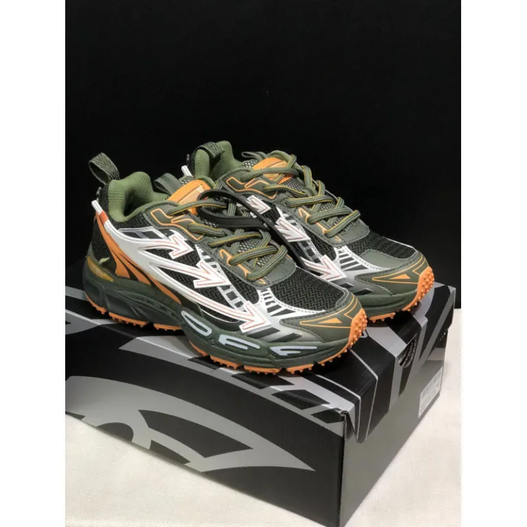 کفش اسپرت OFF WHITE با کفی بلند و ضخیم، طرح پدرانه کوهنوردی، رنگ قهوه‌ای، سبز و زرد با سه فلش، پوتیان