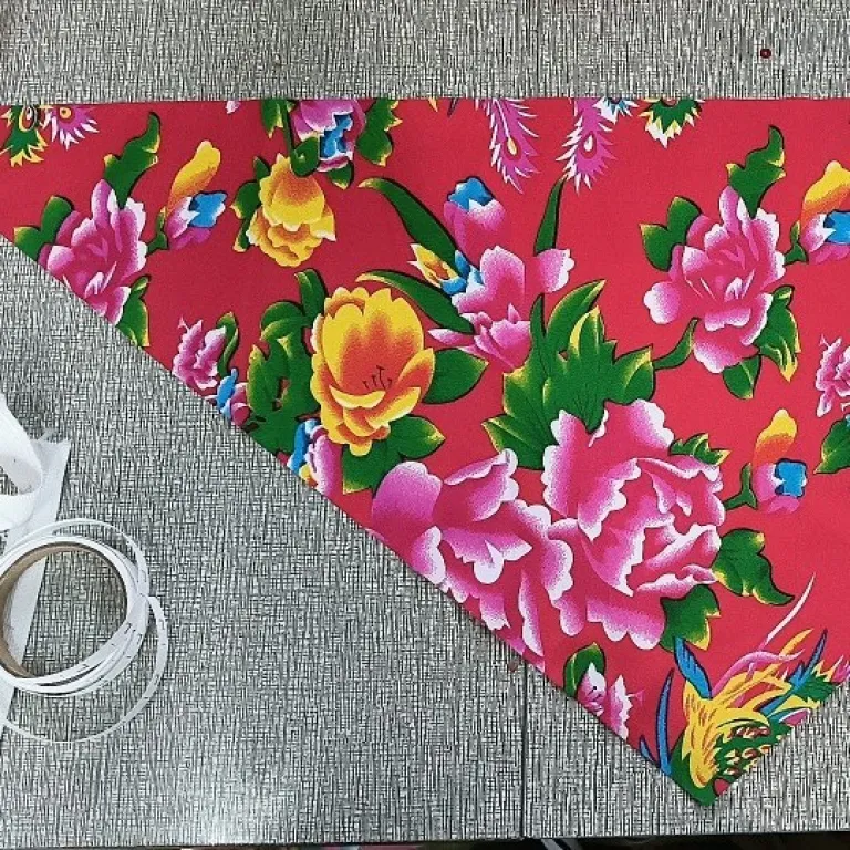 روسری گلدار شمال شرقی چین طرح گل درشت مثلثی برای رقص میدانی یانگگه ست لباس رقص اکسسوری روسری چاپی