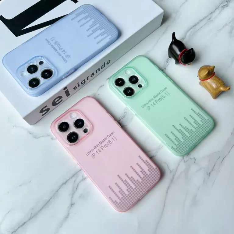 قاب گوشی مات فوق‌باریک با رنگ شفاف و حس پوستی مناسب اپل 15pro و سازگار با iPhone16pro با برش دقیق و محافظ ضد ضربه