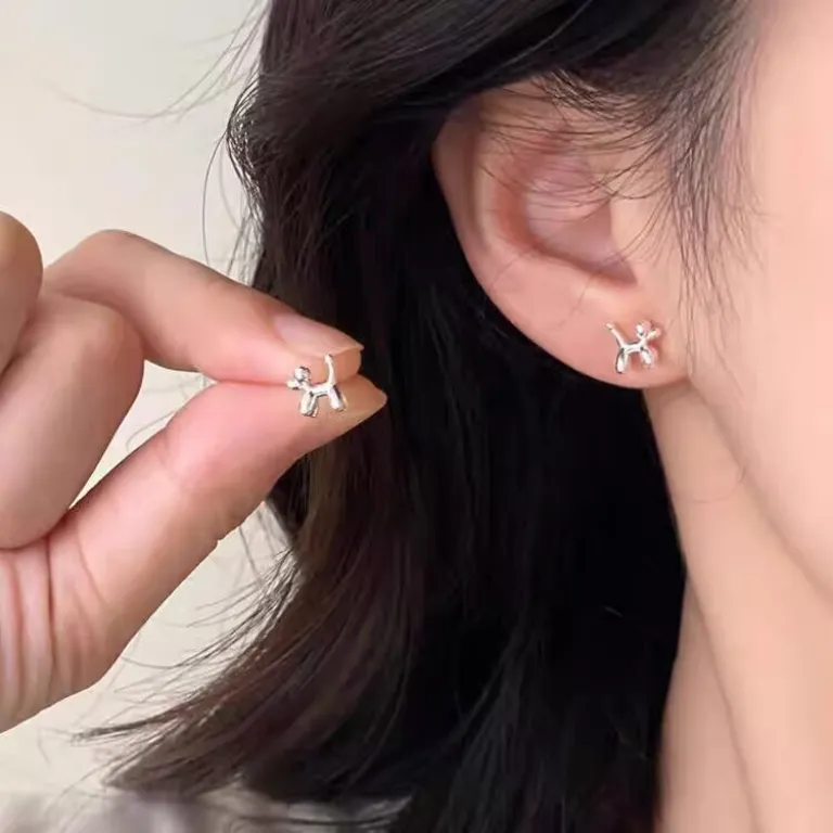 S925 گوشواره میخی نقره خالص با حس لوکس، شیک و همه‌پسند مناسب استایل، عمده از تولیدکننده برای فروش شب‌بازار و بساط