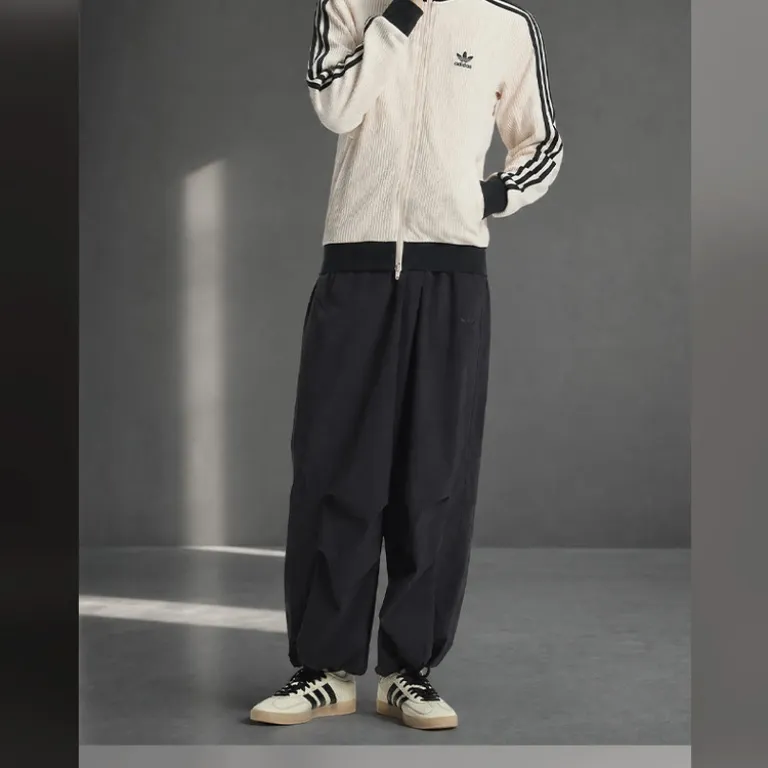 کاپشن یقه‌ایستاده adidas Originals طرح راه‌راه و بافت وافل، مناسب زنانه و مردانه، استایل اسپرت و شیک