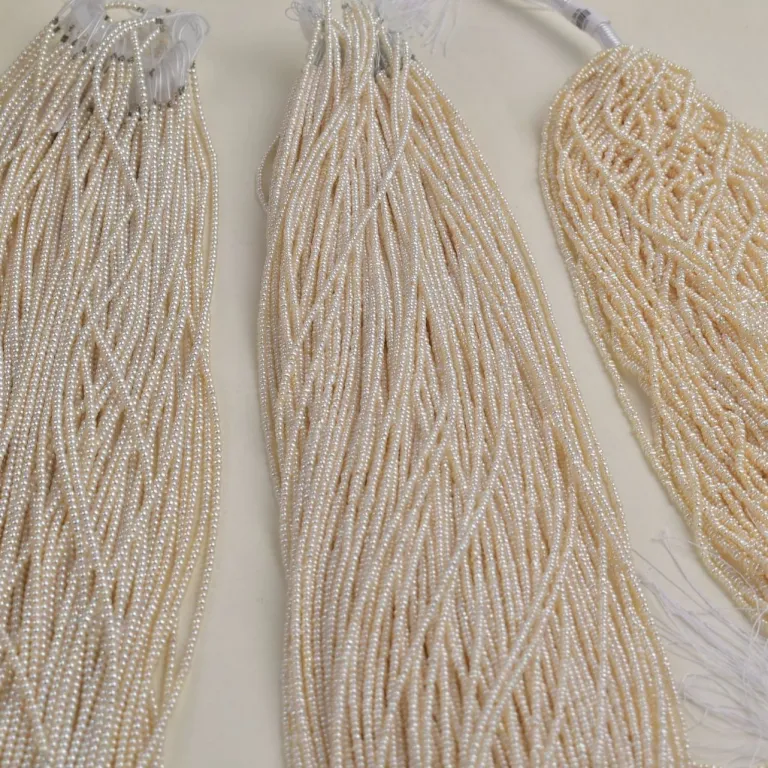مینی مروارید آب شیرین طبیعی 2-3mm مرواریدهای تقریباً گرد و تخت کوچک، دانهای، نیمهساخته برای کاردستی، یک رشته به طول حدود 38cm