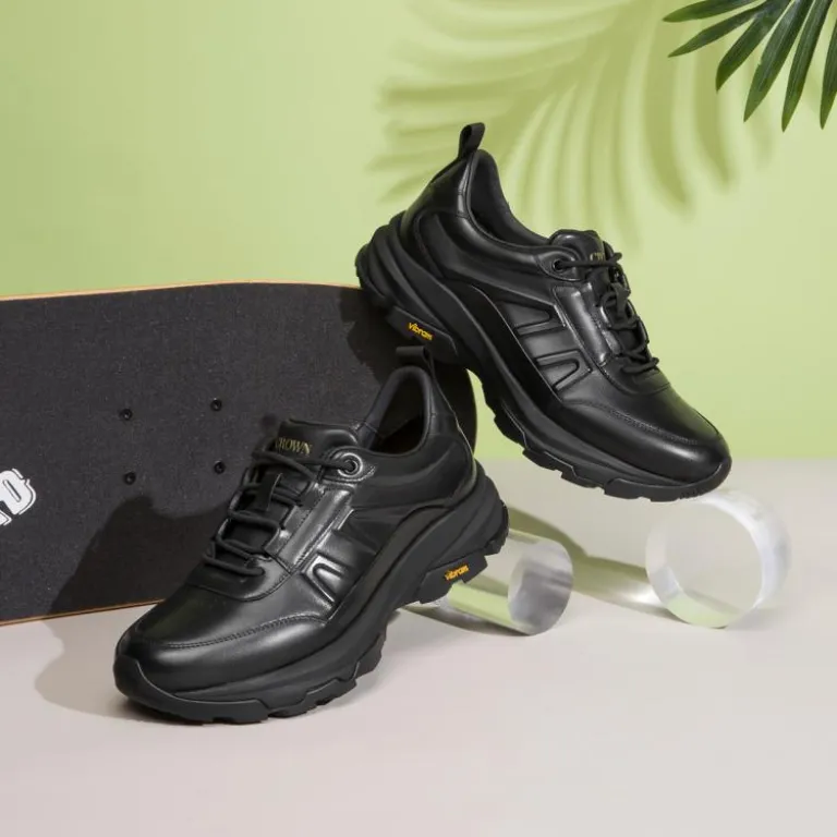 کفش چرم مردانه کلاسیک راحتی فضای باز با زیره Vibram مدل فروشگاهی برند Crown