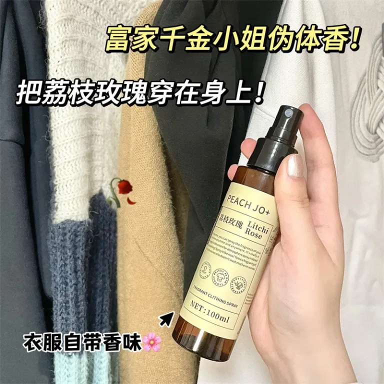 اسپری خوشبوکننده لباس و پارچه PEACH JO+ با ماندگاری بالا، از بین برنده بوی نامطبوع و تصفیه‌کننده هوا