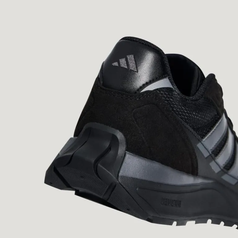 کفش دویدن adidas FUTRO COUPE با رویه تنفس‌پذیر، سبک و ساق کوتاه، مناسب مردان و زنان