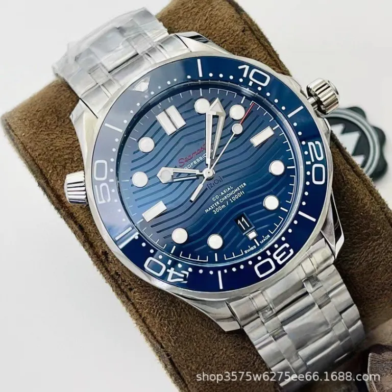 ساعت مچی اتوماتیک مکانیکی غواصی شب‌نما از سری Seamaster امگا با موومان 8800 و 300 ساخت کارخانه VS