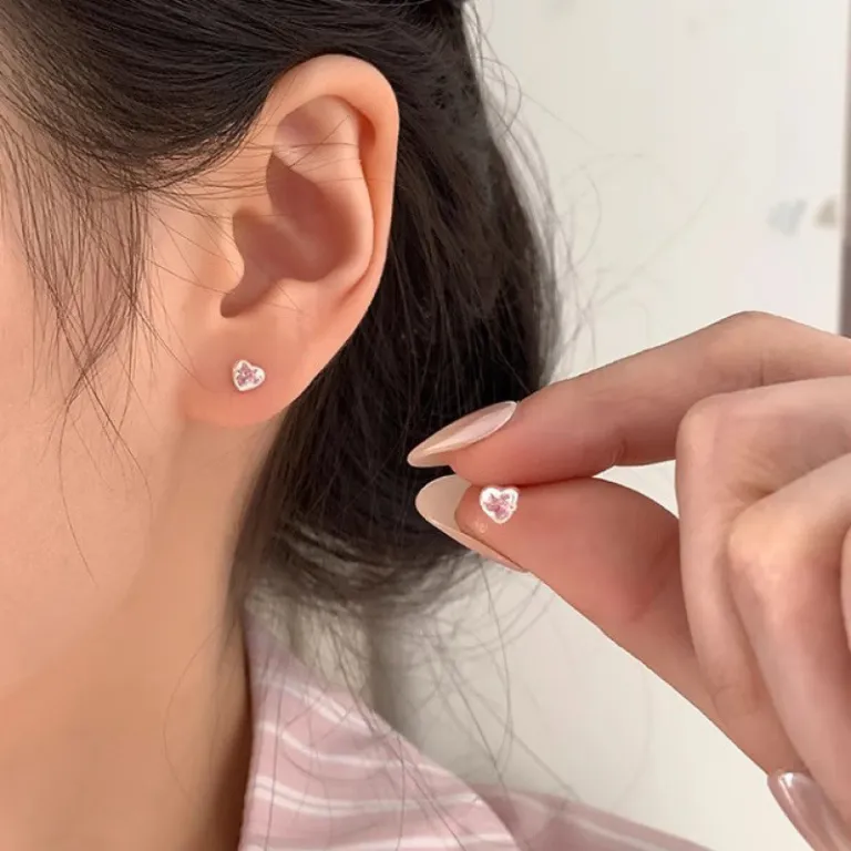 S925 گوشواره میخی نقره خالص با حس لوکس، شیک و همه‌پسند مناسب استایل، عمده از تولیدکننده برای فروش شب‌بازار و بساط