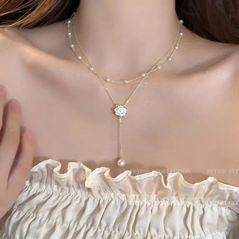گردنبند مروارید طرحدار زنانه، سبک خاص و لوکس، طراحی سطح بالا، شیک و باوقار، گردنبند استخوانی، گردنبند یقهای، گردنبند مناسب پلیور، زنجیر مروارید