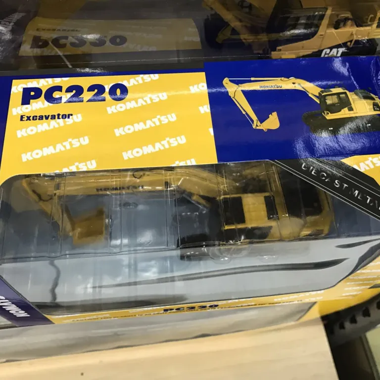 مدل ماشین مهندسی آلیاژی بیل‌مکانیکی کوماتسو Komatsu PC200 برای صادرات 1/50، مناسب به عنوان هدیه و دکوری
