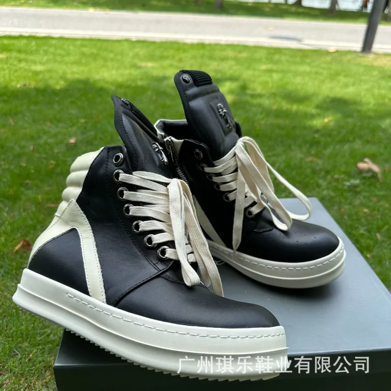 بوت ساق‌بلند چرم طبیعی مشکی طرح مثلث وارونه سایز بزرگ زیره ضخیم مدل Rick Owens