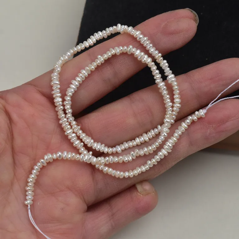 مینی مروارید آب شیرین طبیعی 2-3mm مرواریدهای تقریباً گرد و تخت کوچک، دانهای، نیمهساخته برای کاردستی، یک رشته به طول حدود 38cm