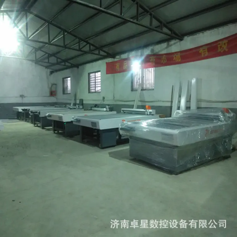 دستگاه برش پارچه مبلی دو کله با عرضه مستقیم کارخانه، دستگاه برش روکش مبل و کاتر CNC کامپیوتری