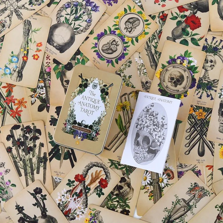 تاروت با روکش طلا جعبه فلزی لوکس Tarot Cards Deck همراه با دفترچه راهنمای کاغذی