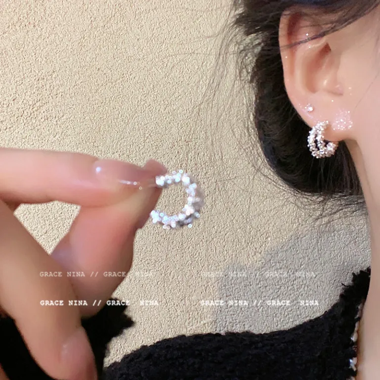 S925 گوشواره میخی نقره خالص با حس لوکس، شیک و همه‌پسند مناسب استایل، عمده از تولیدکننده برای فروش شب‌بازار و بساط