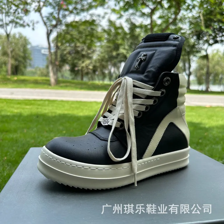 بوت ساق‌بلند چرم طبیعی مشکی طرح مثلث وارونه سایز بزرگ زیره ضخیم مدل Rick Owens
