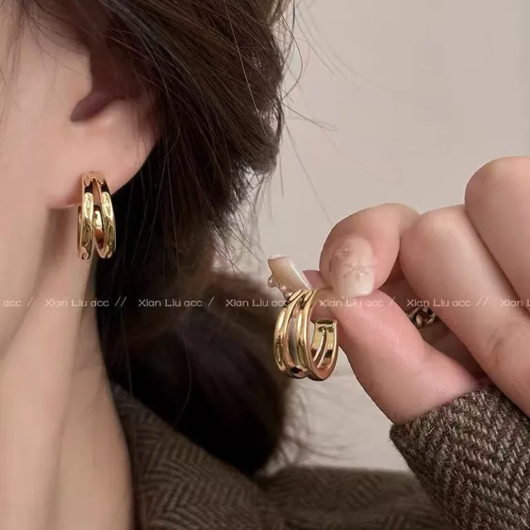 S925 گوشواره میخی نقره خالص با حس لوکس، شیک و همه‌پسند مناسب استایل، عمده از تولیدکننده برای فروش شب‌بازار و بساط