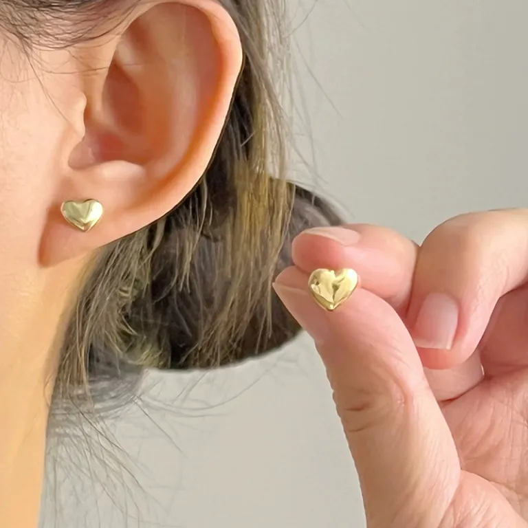 S925 گوشواره میخی نقره خالص با حس لوکس، شیک و همه‌پسند مناسب استایل، عمده از تولیدکننده برای فروش شب‌بازار و بساط
