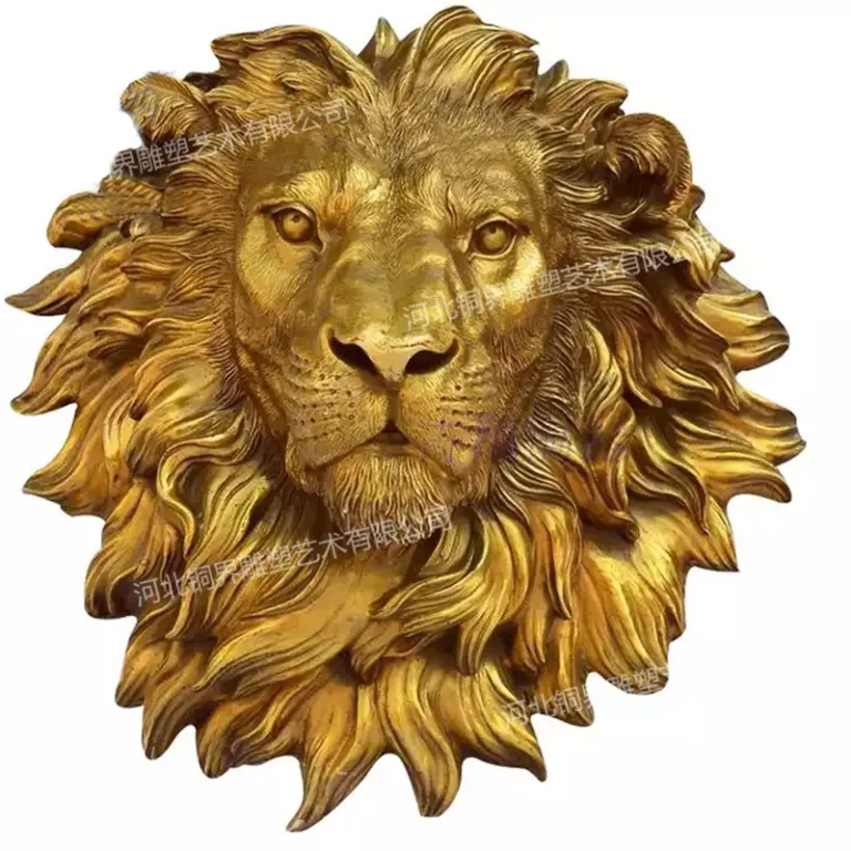 مجسمه برنزی سر شیر حیوانی، نقش‌برجسته دیواری سر حیوان، مجسمه برنزی طلایی رنگ برای دکوراسیون فضای باز