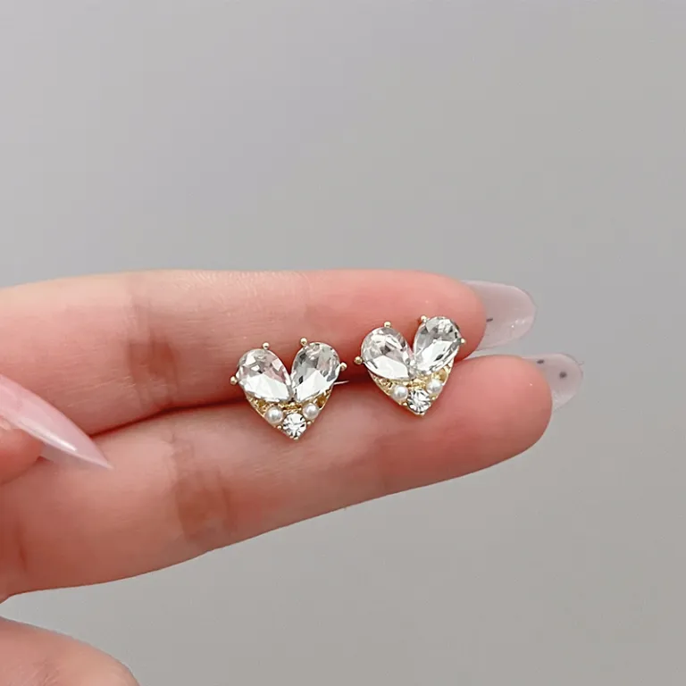 S925 گوشواره میخی نقره خالص با حس لوکس، شیک و همه‌پسند مناسب استایل، عمده از تولیدکننده برای فروش شب‌بازار و بساط