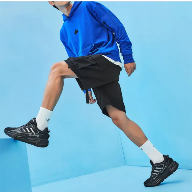 کفش ورزشی پاییزه adidas زنانه و مردانه، سبک، راحت و همه‌کاره