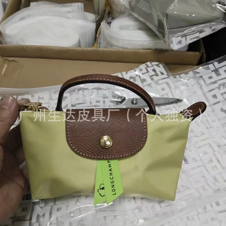 کیف دوشی مینی لونشان طرح پیراشکی از جنس نایلون، کیف پول و موبایل، دستی و دوشی، کیف زنانه شیک