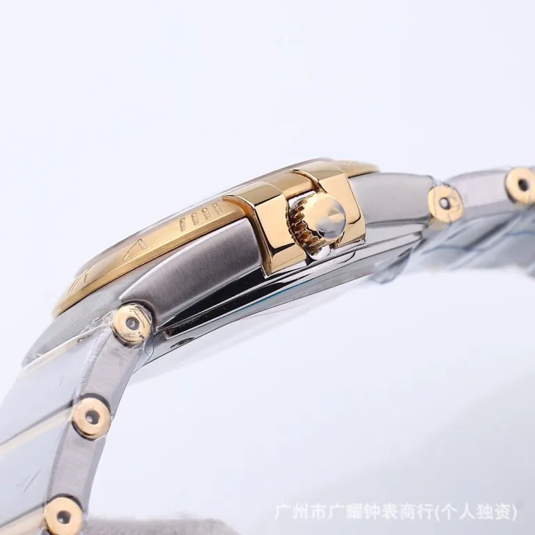 ساعت مچی زنانه جدید وارداتی کوارتز اومگا کونستلیشن با صفحه صدفی 28MM سه عقربه نگین‌دار تقویم‌دار شب‌نما بند استیل