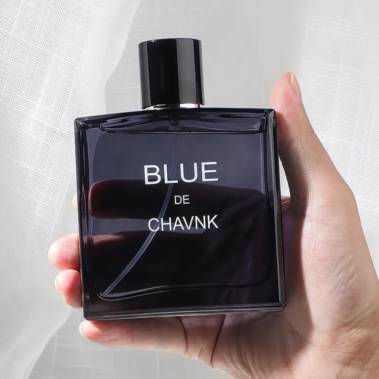 عطر مردانه آبی آسمانی پرطرفدار تیک‌تاک با ماندگاری بالا ادکلن مردانه لوکس مناسب پخش زنده و فروش بین‌المللی